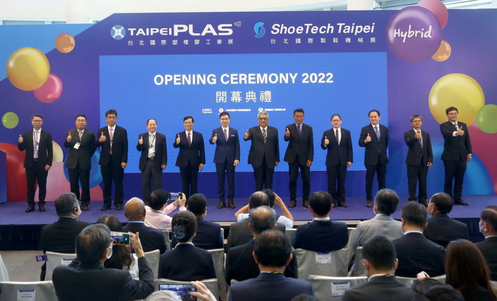 .TaipeiPLAS & ShoeTech Taipei 2022今(9月27日)開展，貴賓合影。