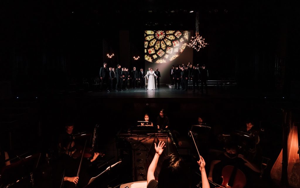前國家交響樂團駐團指揮張尹芳及劇場導演鴻鴻攜手國內聲樂家、NTT歌劇合唱團，以室內樂編制重現2021年歌劇院製作之巴黎版《唐懷瑟》。（圖/歌劇院提供攝影：陳建豪）