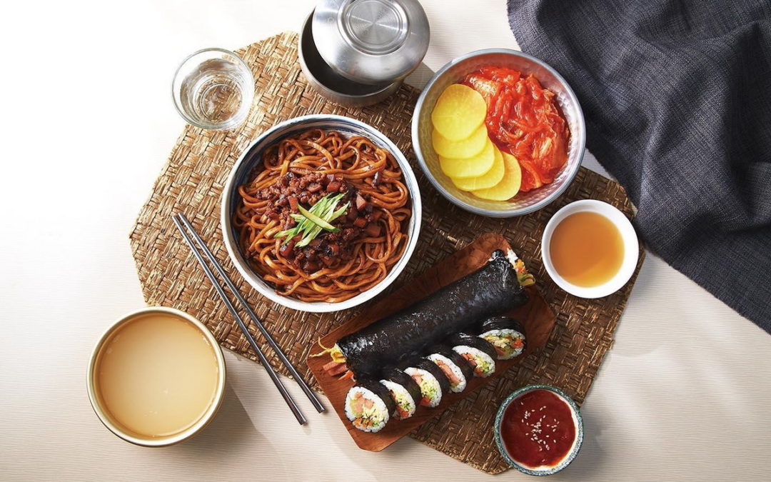 直擊韓味，家樂福帶你探索韓食餐桌！韓流帶動韓食商機，100%道地口味年糕4分鐘即可上桌，