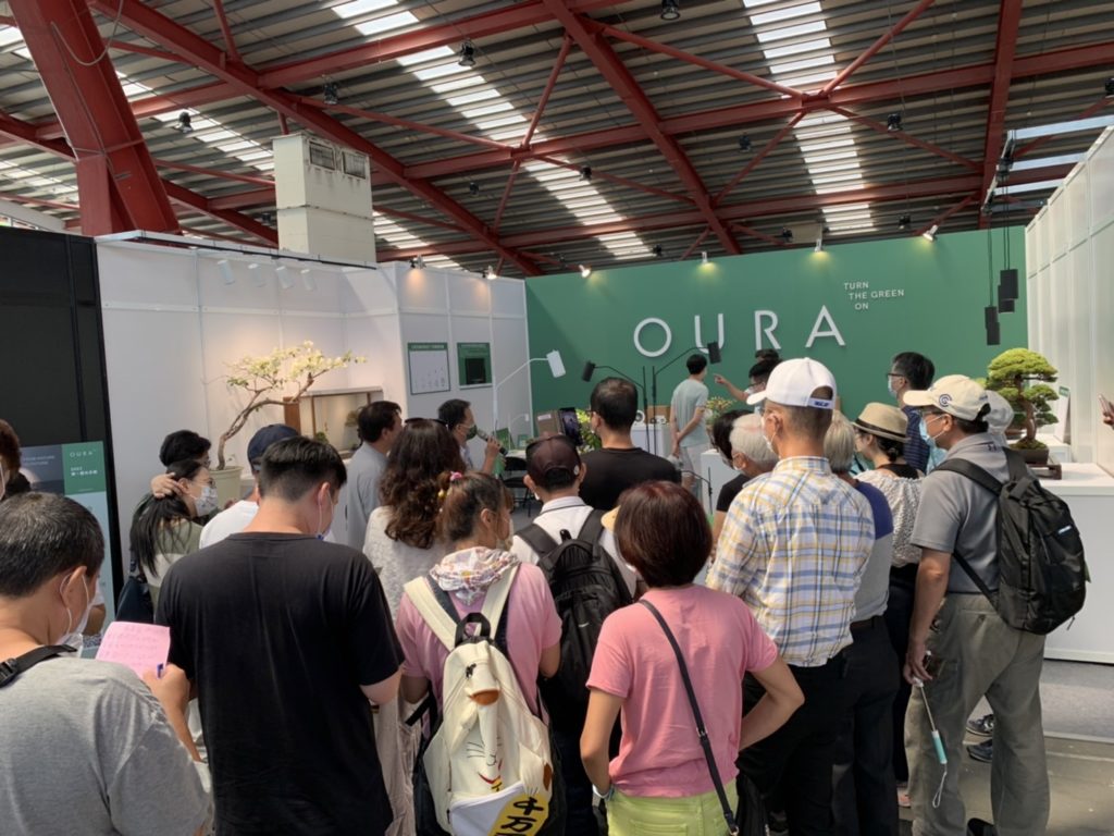 OURA植物照護燈於2022華風展中展出，頗獲參展者與參觀者關注