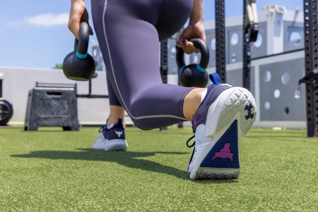 Project Rock５鞋底搭載TriBase三角穩定結構，增加腳掌接觸面積，給予高度穩定性及抓地力。