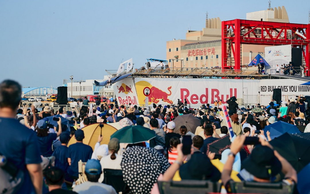 全台最會飛！飛天刈包制霸2022 Red Bull飛行日  小戴認證「台灣大麥克」成全台最狂飛行器