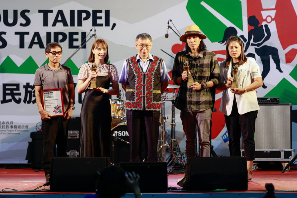 2022臺北市原住民族文化節-原綻臺北城，柯文哲市長與「第二屆林班歌大賽」得獎人大合照。