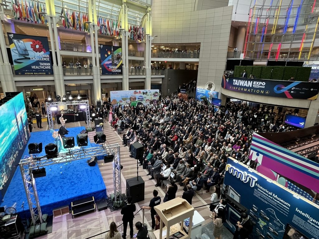 「臺灣形象展」首次挺進美國,於華盛頓隆納.雷根貿易中心舉行2022臺灣形象展開幕現場。(圖/工藝中心提供)