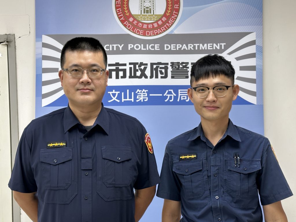 警員黃理顯（左）、警員黃俊銘（右）