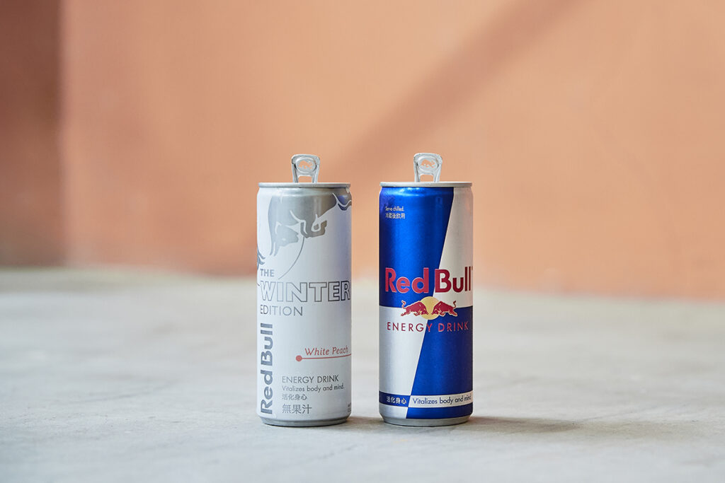 Red Bull推出冬季限定新品－Red Bull Winter Edition白桃風味，香甜好喝並帶給你滿滿能量，給你的冬天一對翅膀