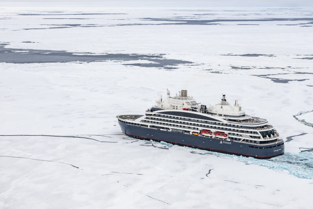 龐洛郵輪 指揮官夏古號正北極參與世界之巔的破冰船之旅