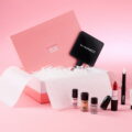 momo週期購宣布攜手全球時尚彩妝權威「M.A.C」推出11月「Beauty Box美妝禮盒」(小粉盒)，將於11／1強勢開賣！