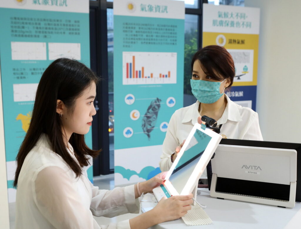 台灣奇士美化粧品結合業界最新「AI智能肌齡檢測」系統，證實＂敏感、暗沉＂為多數台灣人最主要的肌膚問題，顯見濕熱氣候對於肌膚狀態的影響巨大。