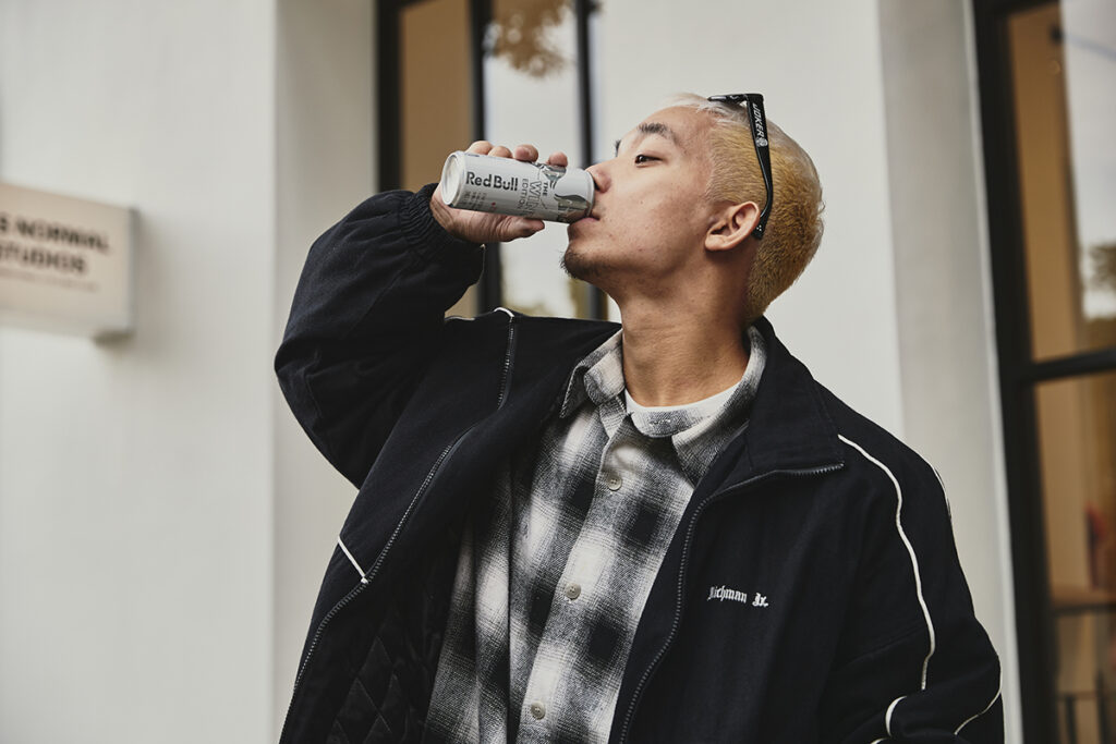 在日韓大受歡迎的Red Bull Winter Edition白桃風味，今年度首度登台，絕對是今年冬天的必喝飲品-