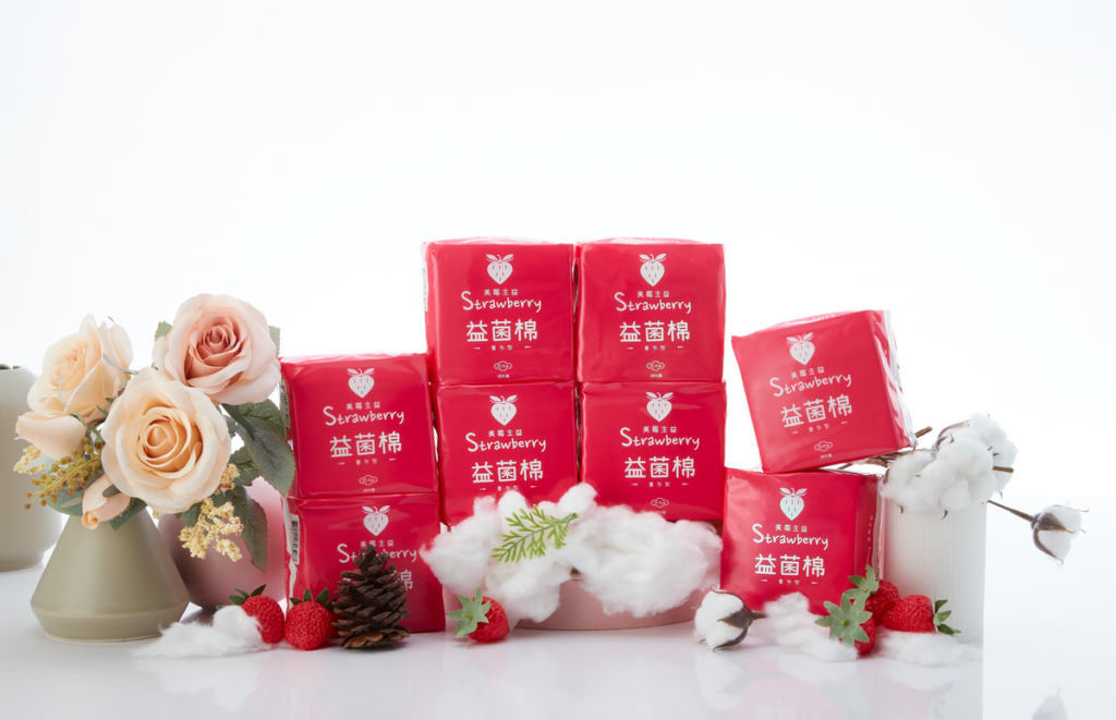 東森購物今年新研發的自營商品「Strawberry益生菌衛生棉」11月起進軍全家超商販售，2包裝售價$129。