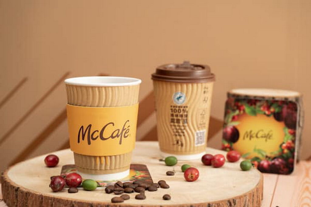 麥當勞McCafé「阿里山雲霧單品咖啡」11/9起限量上市，攜手「優遊吧斯」鄒族文化部落，催生台灣本產唯一「雨林聯盟認證」咖啡豆。