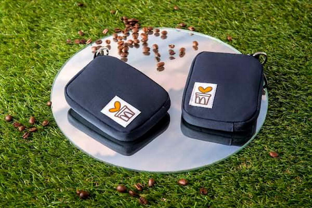 參加「2022麥當勞小學堂-在地農產篇」就有機會獲得「McCafé咖啡紗零錢包」。