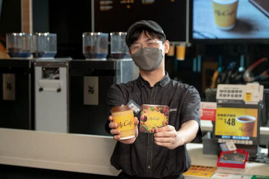 台灣麥當勞攜手優遊吧斯鄒族文化部落，推出「阿里山雲霧單品咖啡」，透過雨林聯盟認證讓本土咖啡接軌國際舞台。