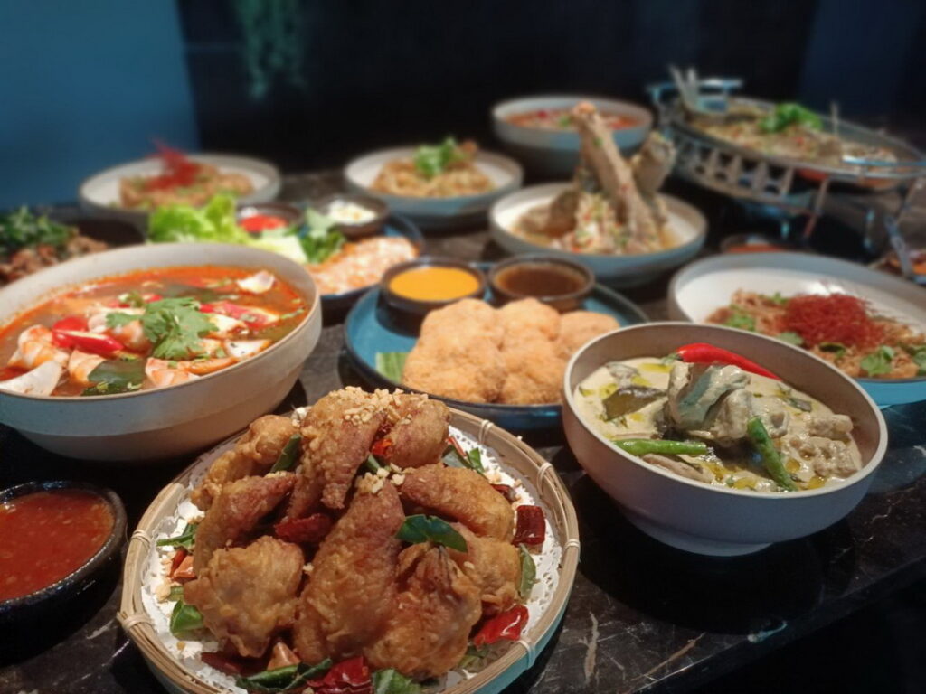 「CHUNSHEN泰殿」致力於優化泰國菜精緻度和突顯泰菜原風味，並且融合中西廚藝技法，希望由嶄新的泰國料理帶給大家耳目一新的餐飲感受!
