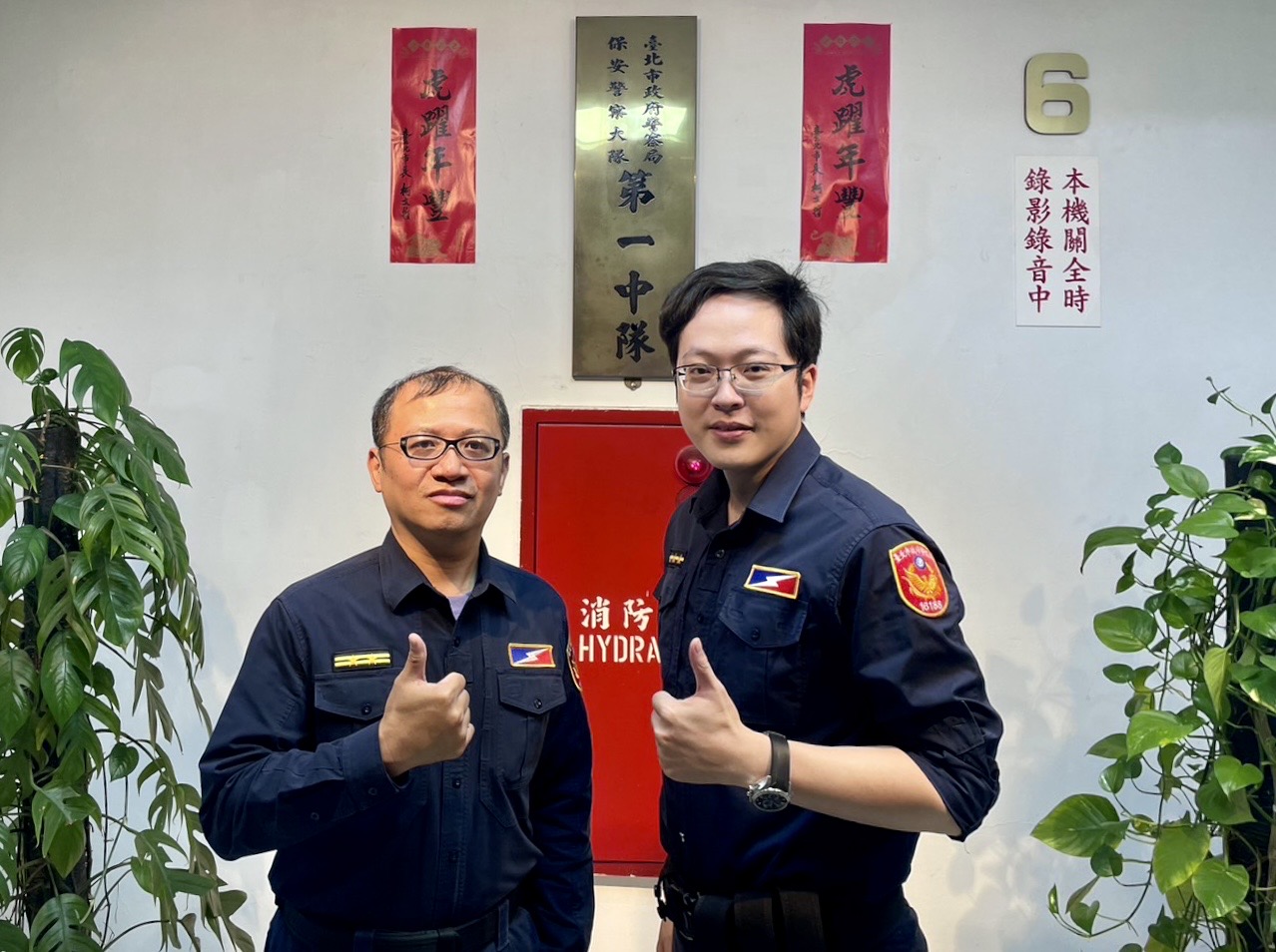 臺北市保安警察大隊第一中隊副中隊長李忠隆、警員呂冠伯等2員。
