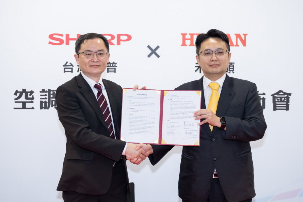 圖說：台灣夏普與禾聯碩正式簽訂空調系列產品銷售合約（由左至右～台灣夏普張凱傑總經理／禾聯碩蔡柏毅副董事長）