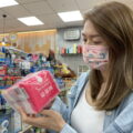 東森購物今年新研發的自營商品「Strawberry益生菌衛生棉」11月起進軍全家超商販售，2包裝售價$129。