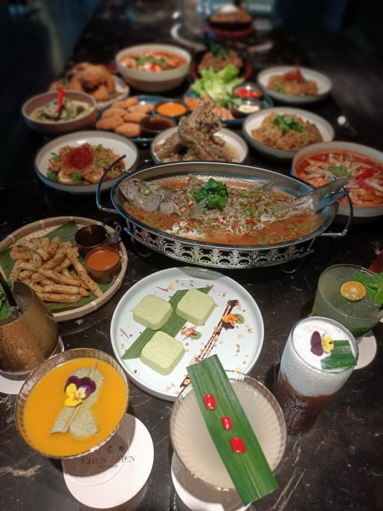「CHUNSHEN泰殿」致力於優化泰國菜精緻度和突顯泰菜原風味，並且融合中西廚藝技法，希望由嶄新的泰國料理帶給大家耳目一新的餐飲感受!
