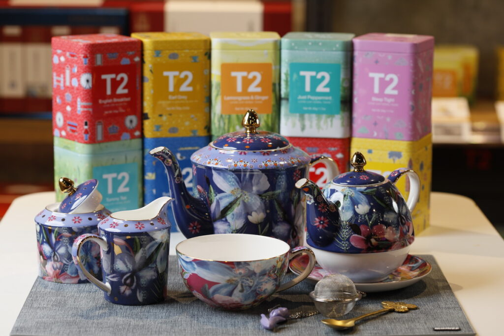 澳洲精品茶品牌「T2」提供多元風味茶葉，並以時尚的包裝設計風靡歐洲