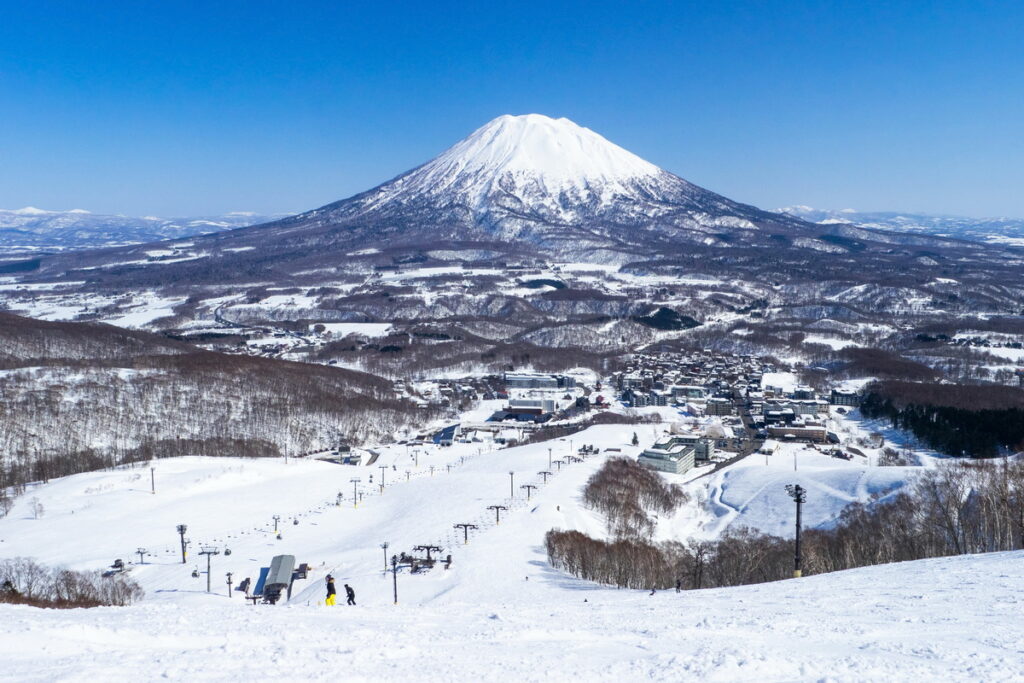 日本為邊境解封後最熱門旅遊國家之一，奧丁丁揪你精選北海道、箱根周邊飯店旅宿，邀旅人以悠哉泡湯、盡情滑雪迎接嶄新一年