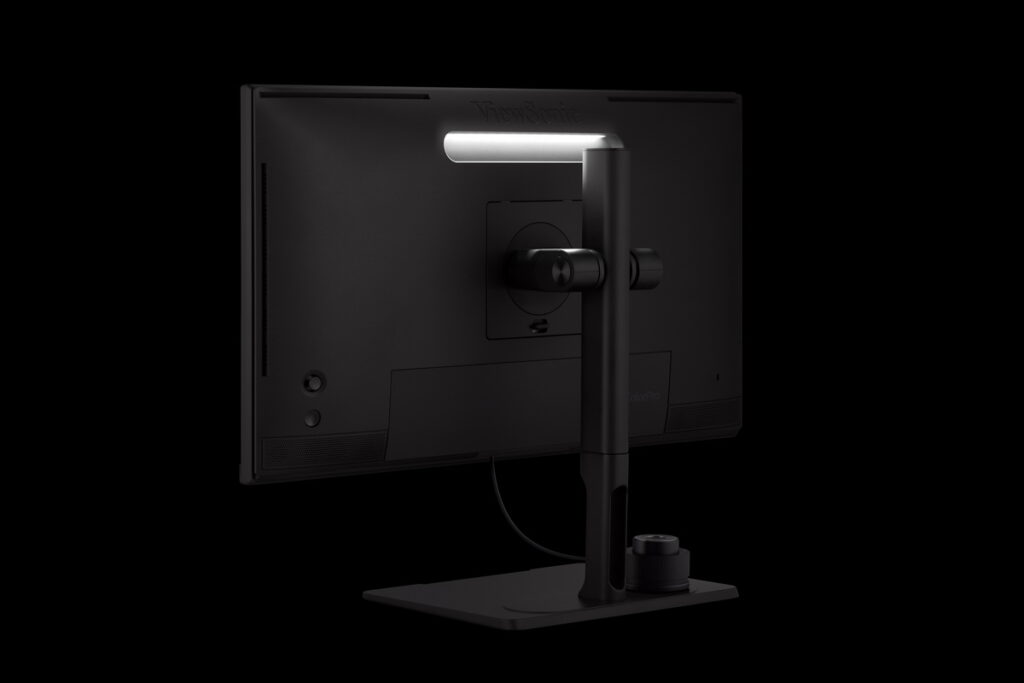 ColorPro VP2786-4K內建Backstage Light™ 照明燈，可提供白光黃光照明，讓暗房工作更便利順暢