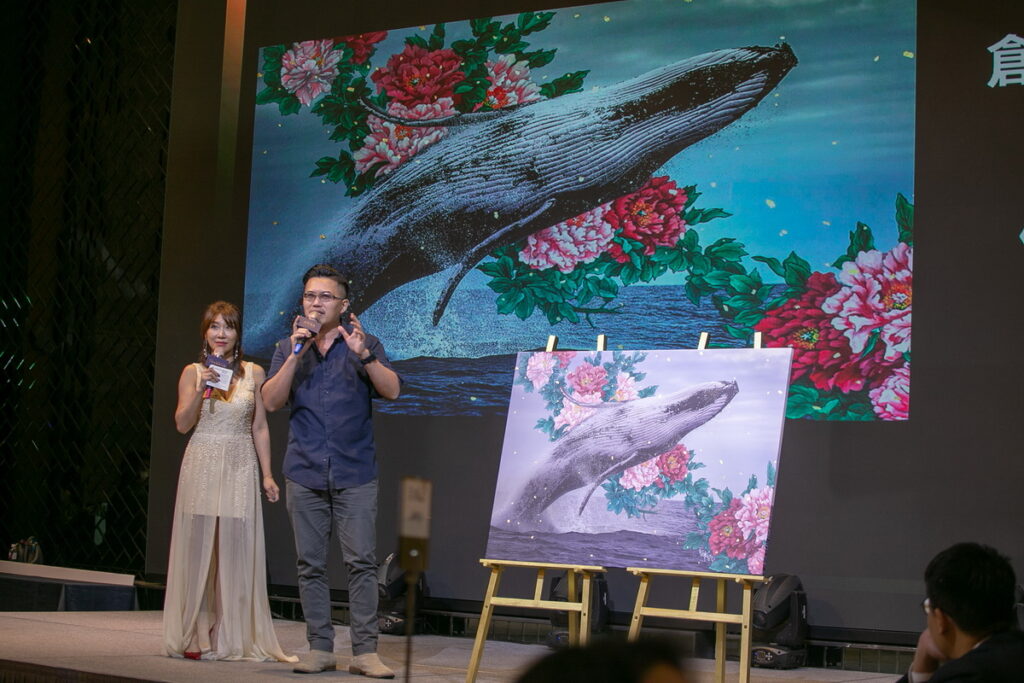 跨界創作人馬賽Kyo「花開富貴系列之座頭鯨篇」作品，也是拍賣搶手作品之一。