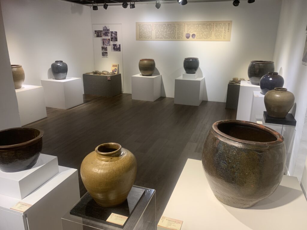 新竹陶·金煉成-劉峯松收藏展11月16日至12月4日登場，邀請民眾來到新竹市文化藝廊觀展。