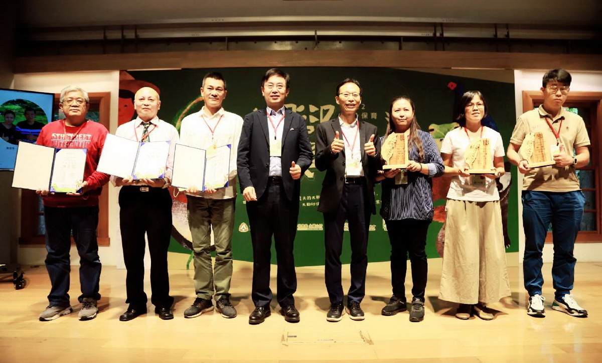 第一屆榮獲綠色保育「大腳印獎-生態營造組」獲獎者大合照