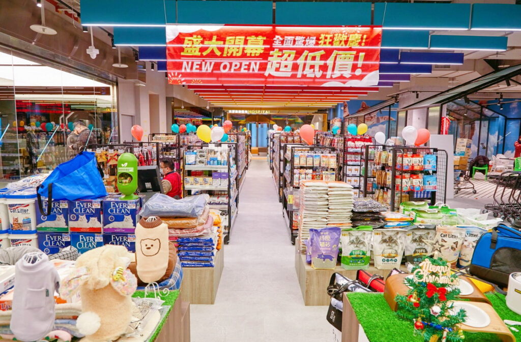 「東森廣場」匯集了大台北地區最優質的美食餐廳,例如知名的港點星級餐廳「點8號」,每日現做、現點現蒸的港式點心,物美價廉,非常受到小資族的好評。