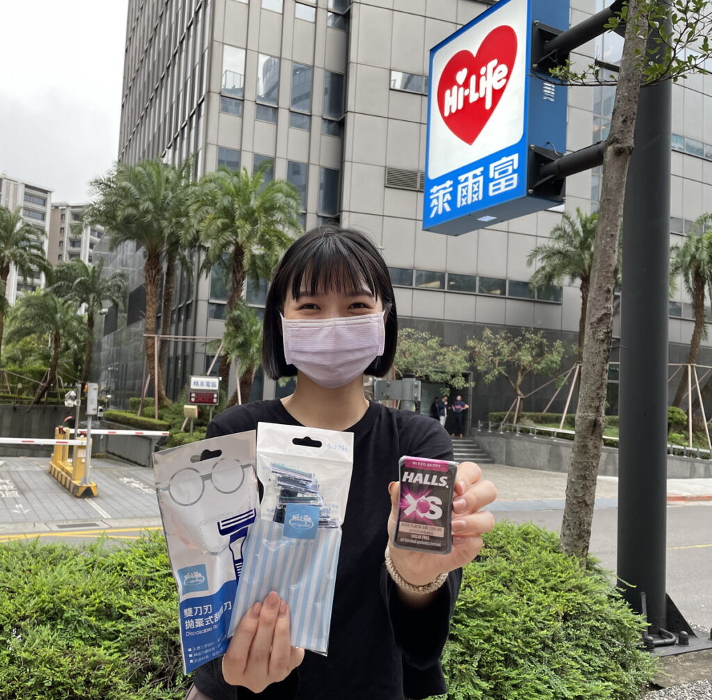 戶外口罩解禁,萊爾富即日起至12月13日推出維持清新好口氣薄荷糖與刮鬍刀商品