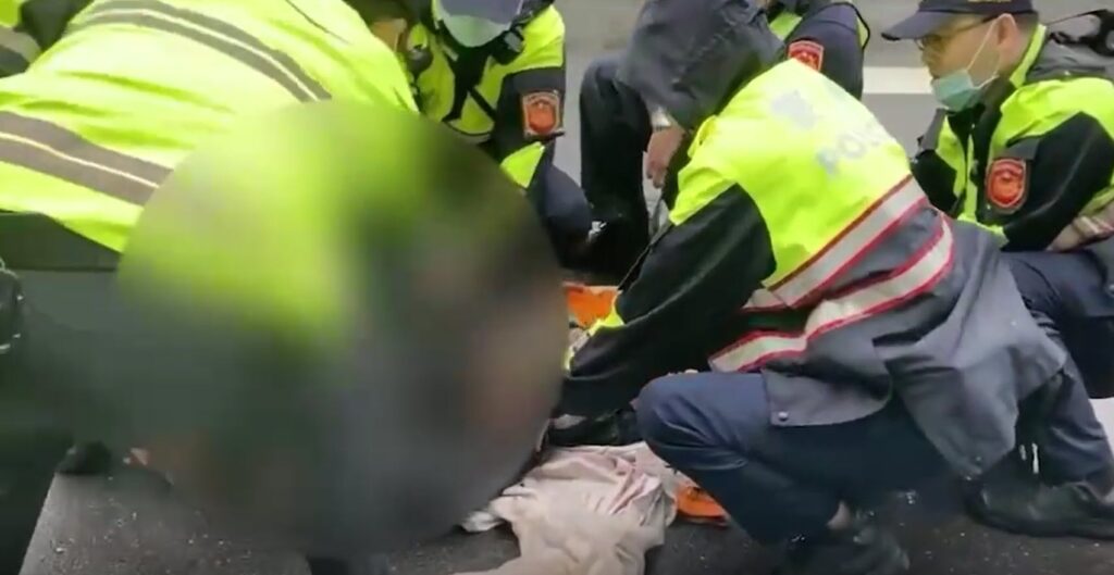 樹林警方圍捕嫌犯並送醫