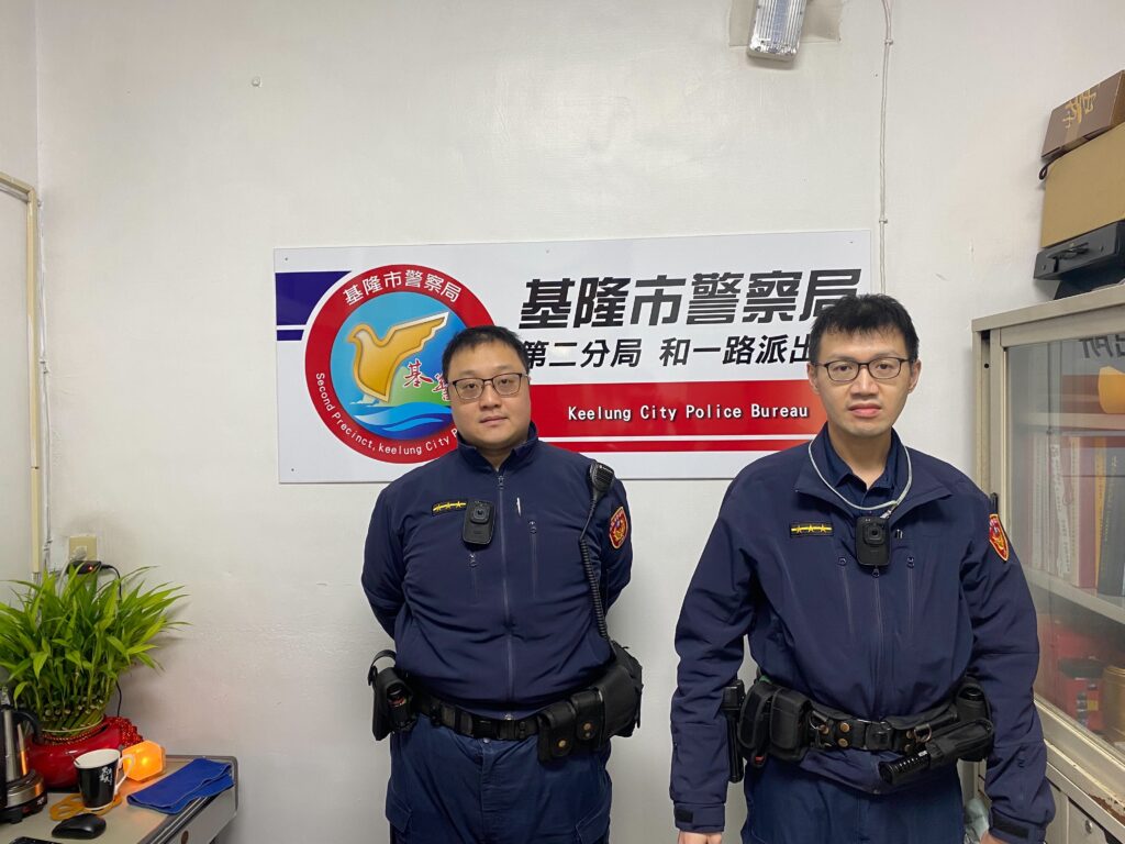 警員潘禹叡(左)、警員林星辰(右)。