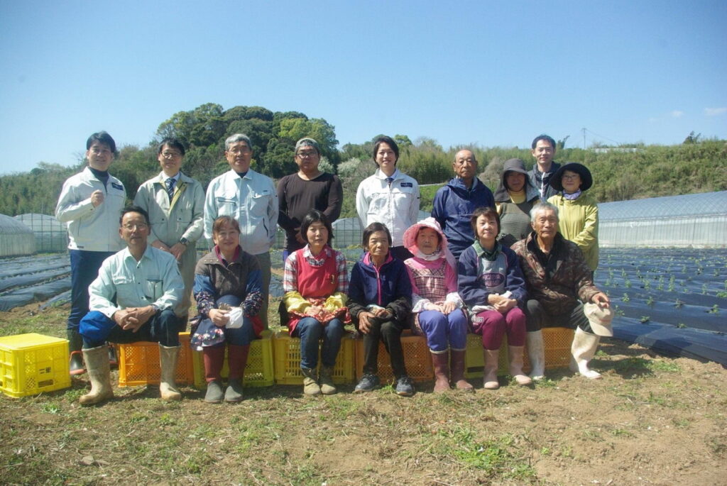 朵茉麗蔻活用熊本當地休耕農田，與農家一起成功復育獨家抗老原料-不知火菊。