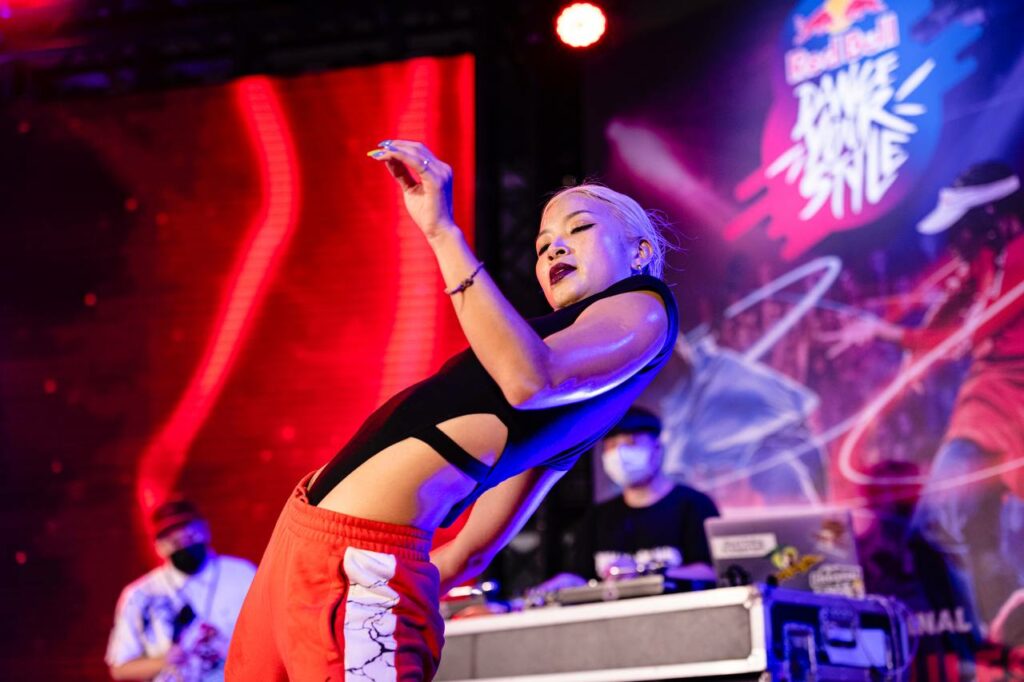 Chrissy Chou（哈妹）以性感律動詮釋K-POP贏得2021 Red Bull Dance Your Style台灣冠軍，今年將代表台參賽。
