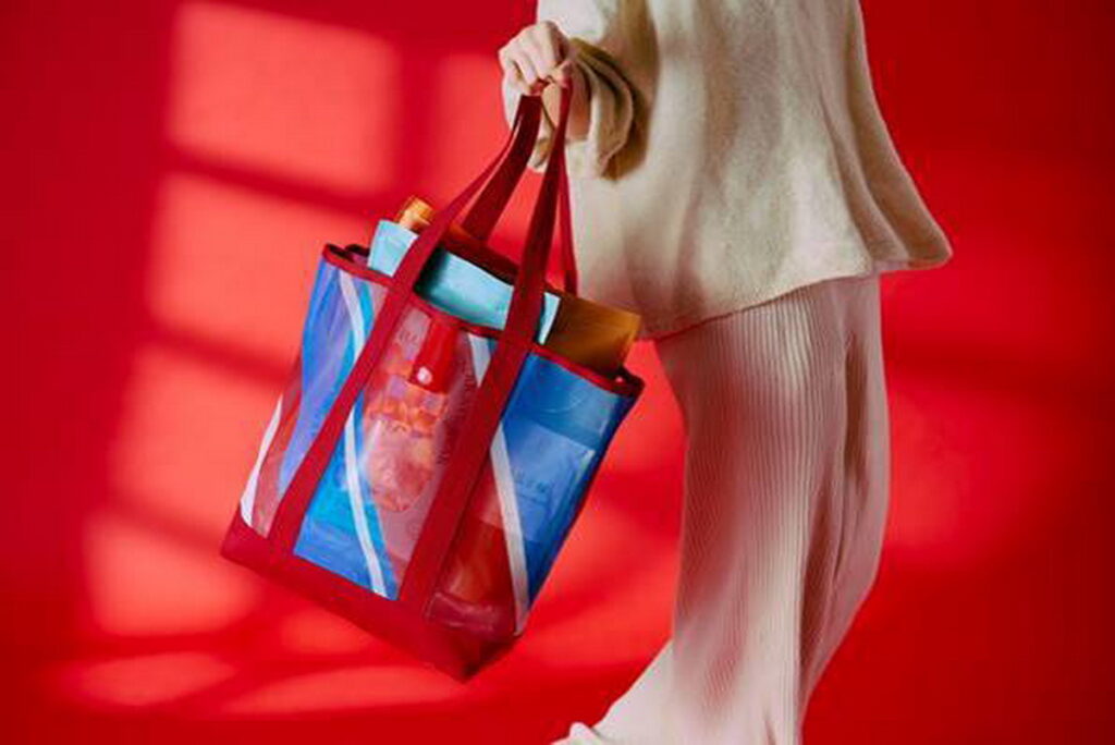 「咬春福袋」春節限量販售中，買就送「揚眉兔氣春福窗花」與限定紅包袋。