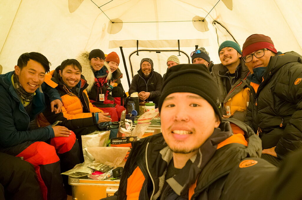 台灣探險隊抵達南極點聚餐慶祝_圖片_後場音像紀錄工作室提供