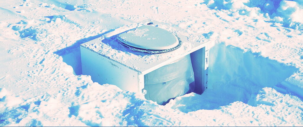 南極探險很有儀式感的馬桶_圖片_後場音像紀錄工作室提供