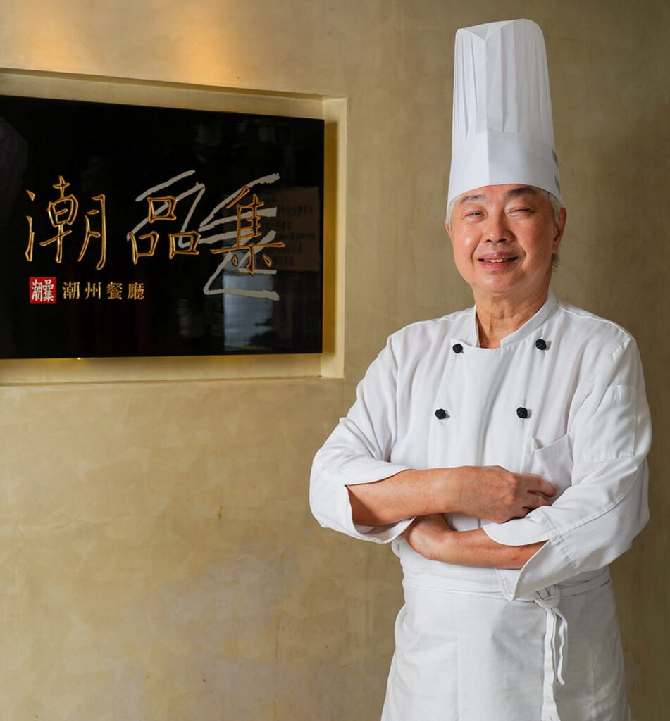 來自香港的潮州料理名廚何炳木，帶著一鍋祖傳老滷來到台灣，更是「潮品集‧潮坊」的靈魂人物。（圖／「潮品集‧潮坊」提供）
