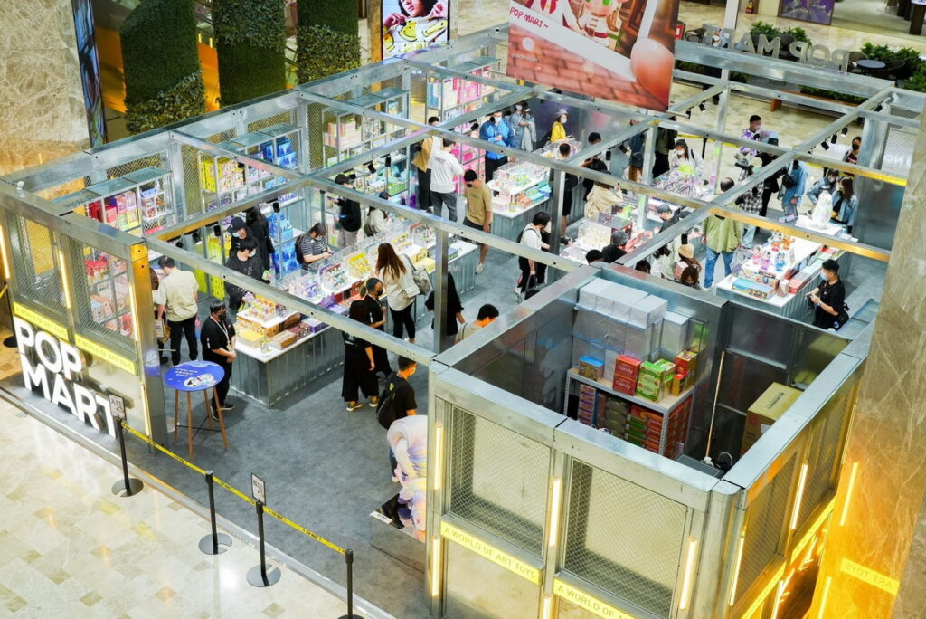 台南南紡店占地逾40坪，整體店面設計以透明、金屬材質為主要元素，結合未來感與工業風，吸睛度破表。