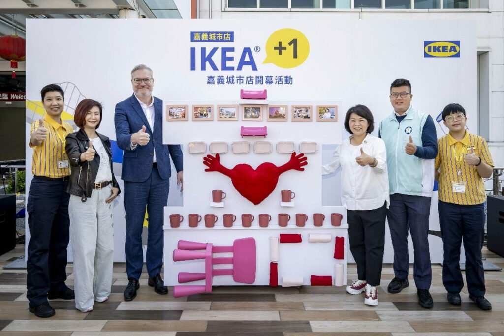 IKEA嘉義城市店於今（26）日盛大開幕，由DFI零售集團IKEA集團董事與嘉義市長黃敏惠共同揭幕