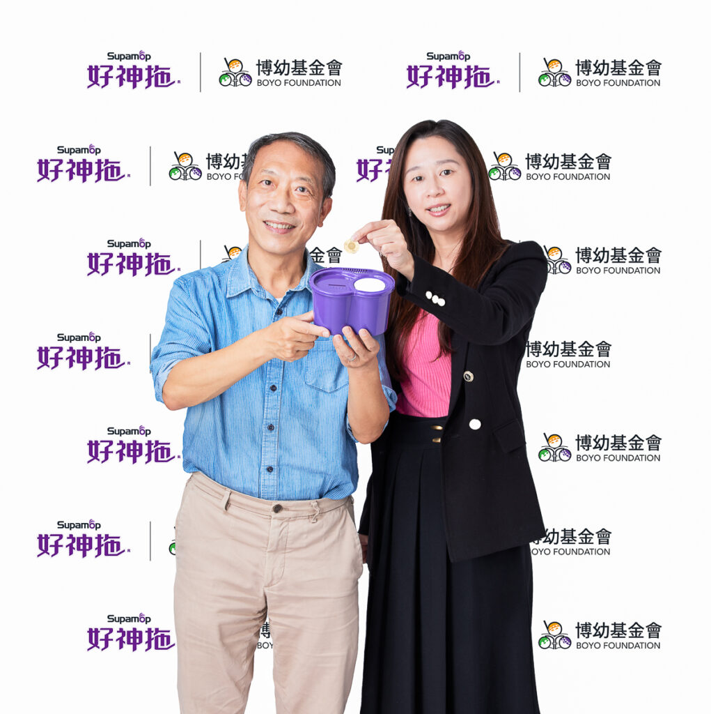 博幼基金會董事長唐傳義(左)、花仙子行銷處資深經理張淑玲(右)合照。