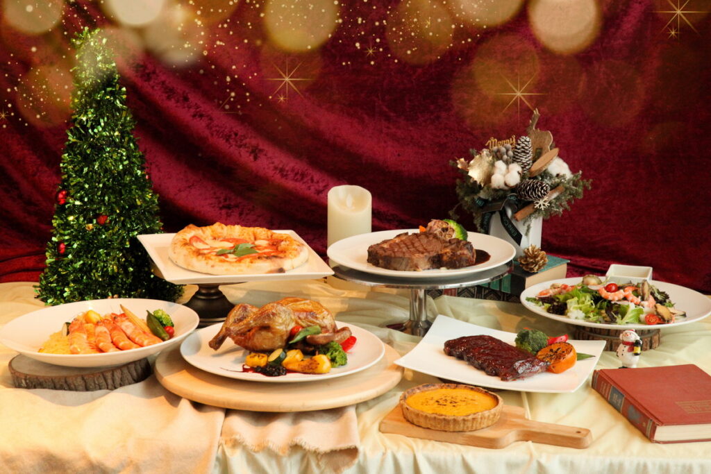 敘日全日餐廳針對聖誕節推出的四人套餐售價3,880元，除了主餐16oz肋眼牛，還有香料烤全