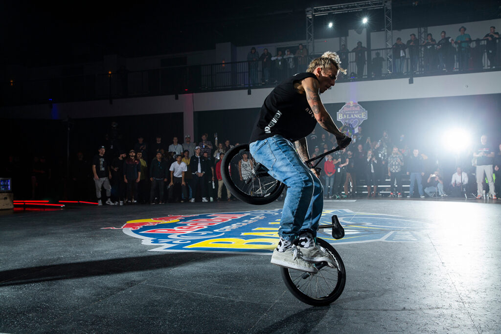 極限單車炫技舞台Red Bull Circle of Balance由加拿大選手Prévost勇奪冠軍