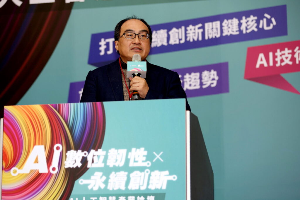 圖：數位發展部數位產業署署長呂正華參與工研院「AI數位韌性ｘ永續創新」人工智慧產業論壇中致詞。