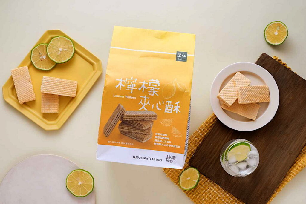 里仁廠商咪咪樂以本土南台灣的檸檬鮮榨汁製成檸檬粉，完全不使用香料和酸味劑，製造