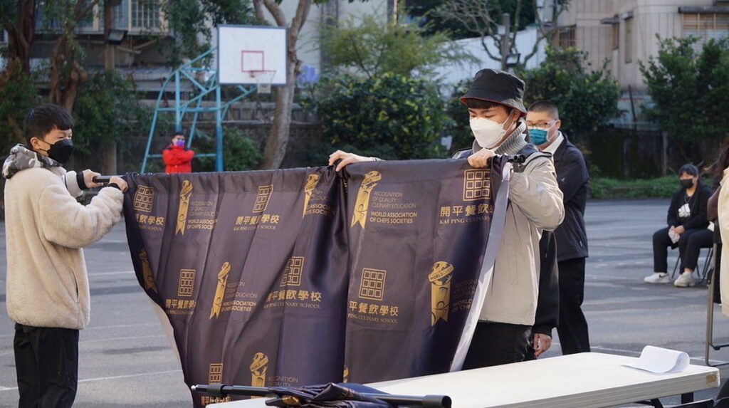 開平餐飲學校校慶為高二學生主題課程，為求活動圓滿，學生事前經歷多次自主討論及校內預演。