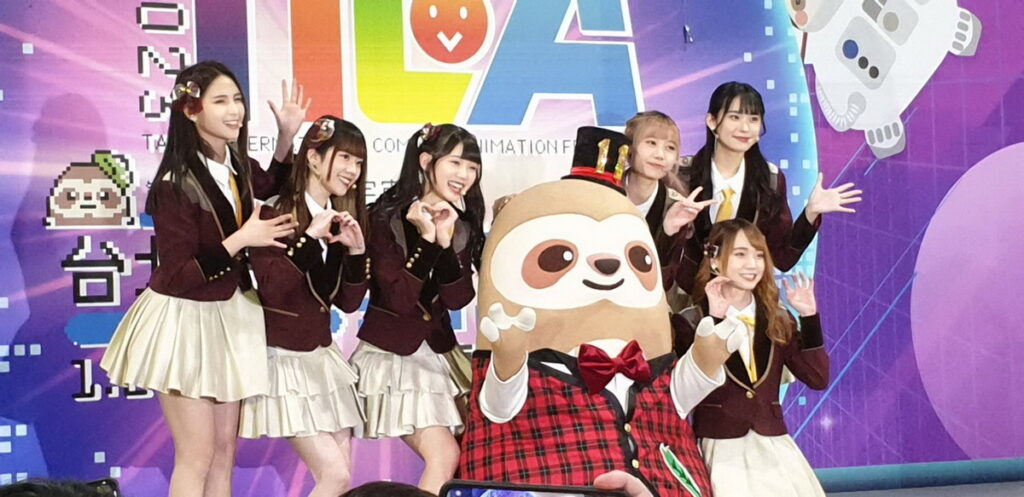 日本最知名的偶像團體「AKB48」的台灣姊妹團體「AKB48 Team TP」，將由一期生的劉語晴、潘姿怡、邱品涵、蔡亞恩、林于馨，以及二期生的林亭莉共六位成員與動漫超偶漫寶演出。  