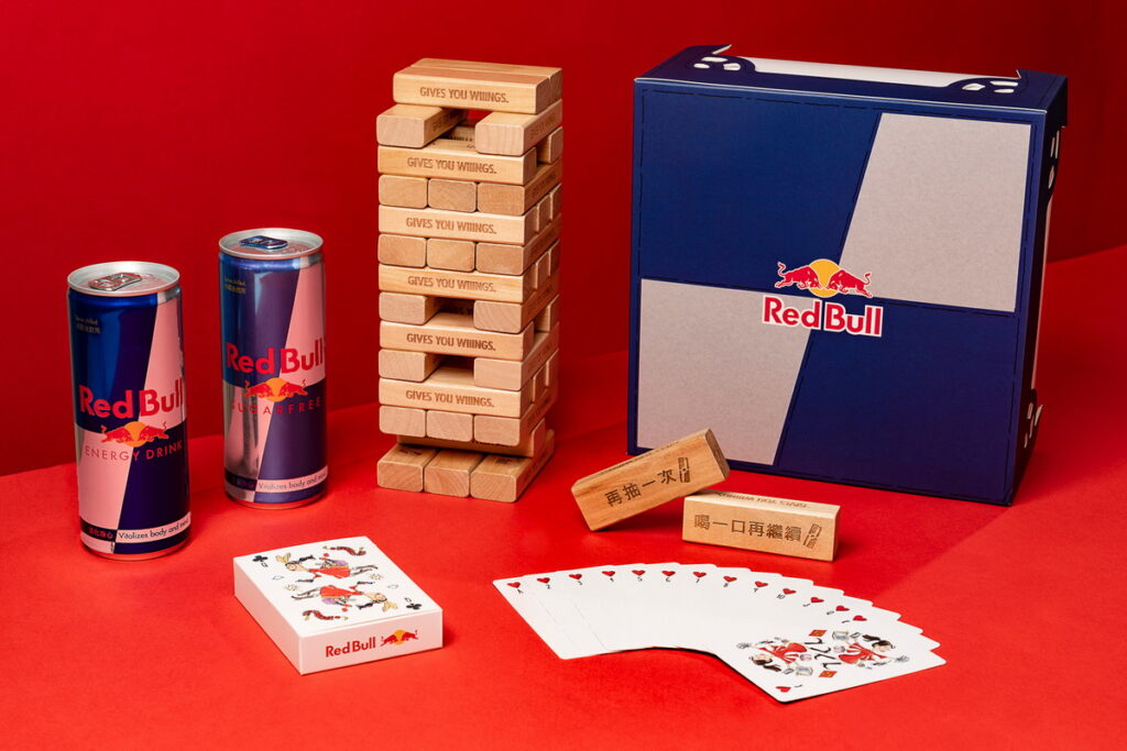 Red Bull推出「開春有局」特製禮盒，內含新年特製卡牌及疊疊樂，只送不賣。