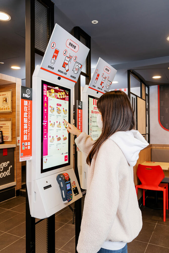 「KFC數位智能未來店」提供多元點餐方式與支付管道，一條龍式數位升級，大幅優化消費者體驗